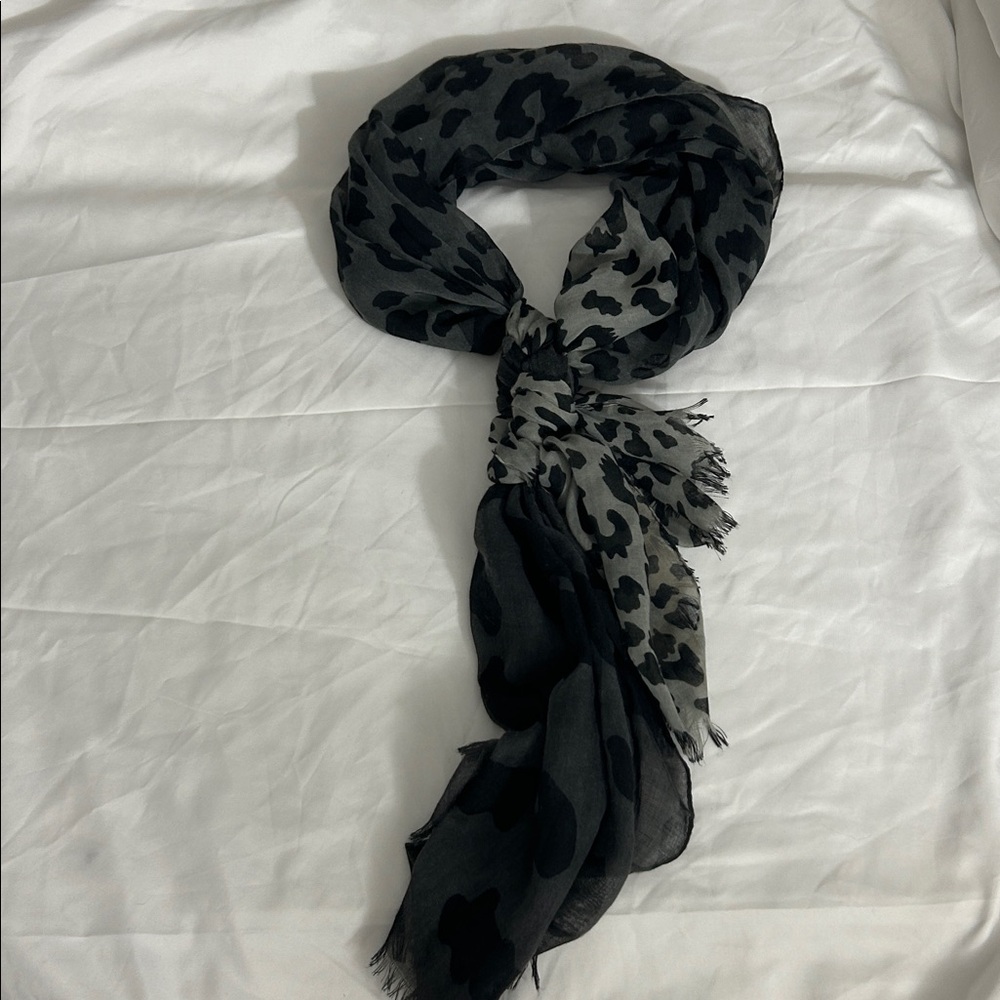 NWOT Leopard Print Black and Gray Thin Scarf